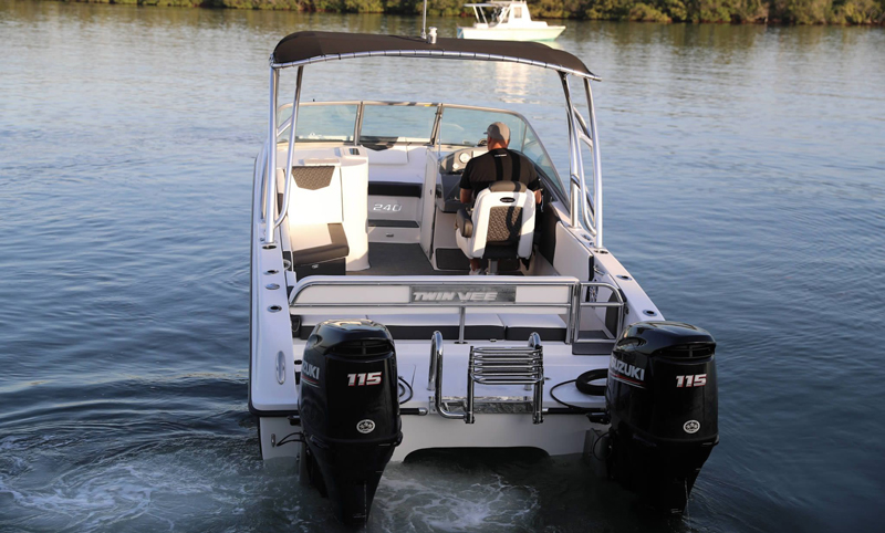 twin vee with 140 suzuki outboards