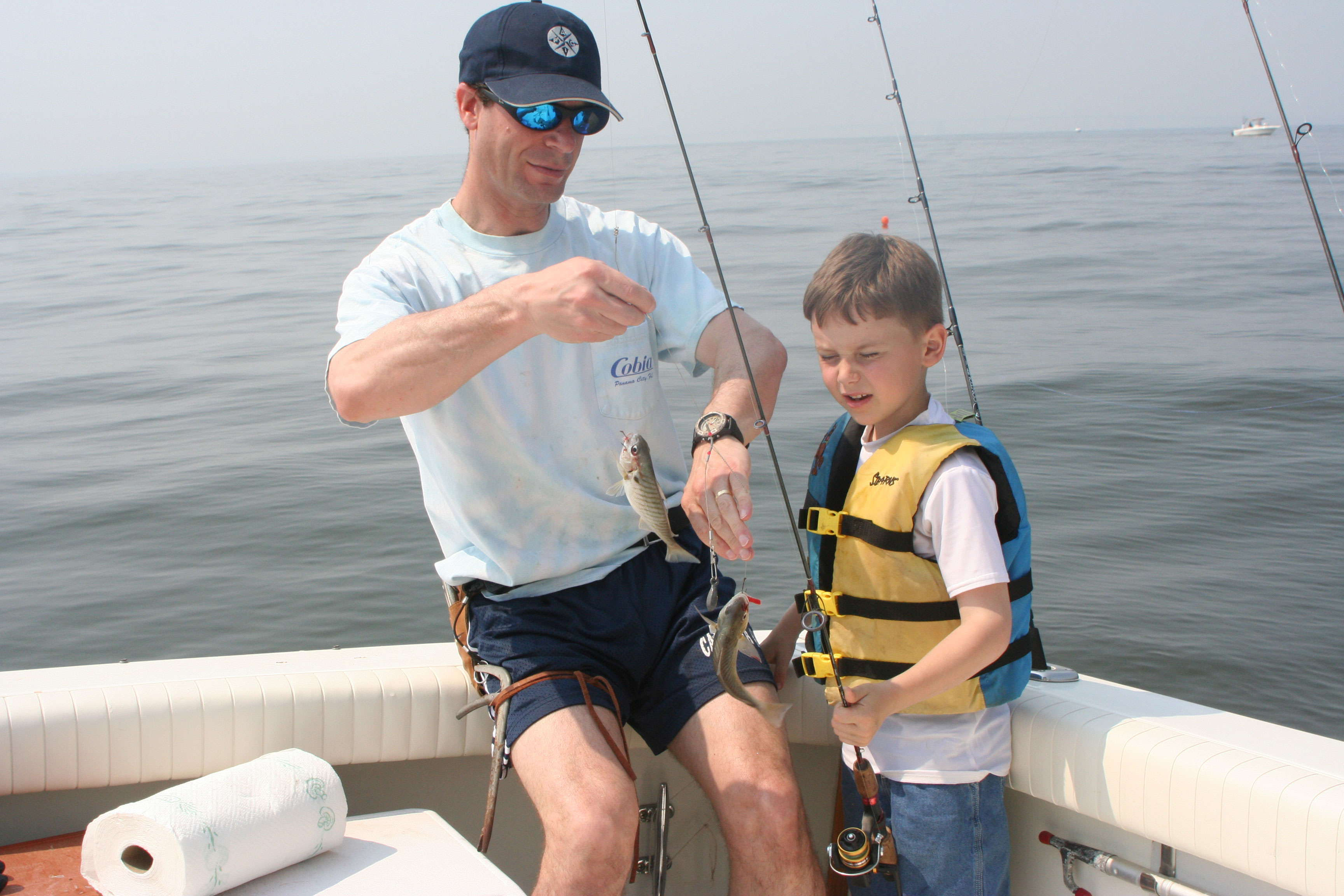 Fishing Monthly Magazines : Catching and handling live bait