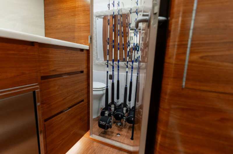 phenom 43 head compartment